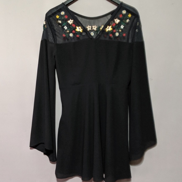 Bell sleeve flower decal mesh dress - Picture 2 of 5